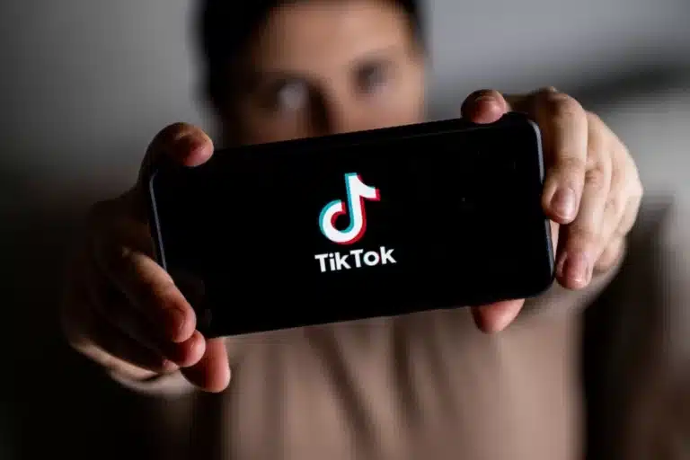 Le Congrès se rapproche d’une interdiction ou d’une vente forcée de TikTok après le témoignage concernant le PDG, selon Gallagher