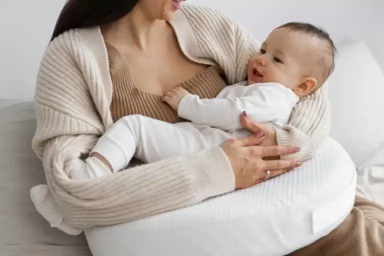 Doomoo : le coussin d’allaitement préféré des mamans pour un confort optimal